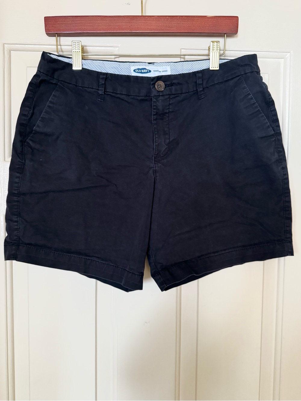 Old Navy Women's Everyday Chino Shorts Navy Size 10 EUC Cotton Blend Stretch